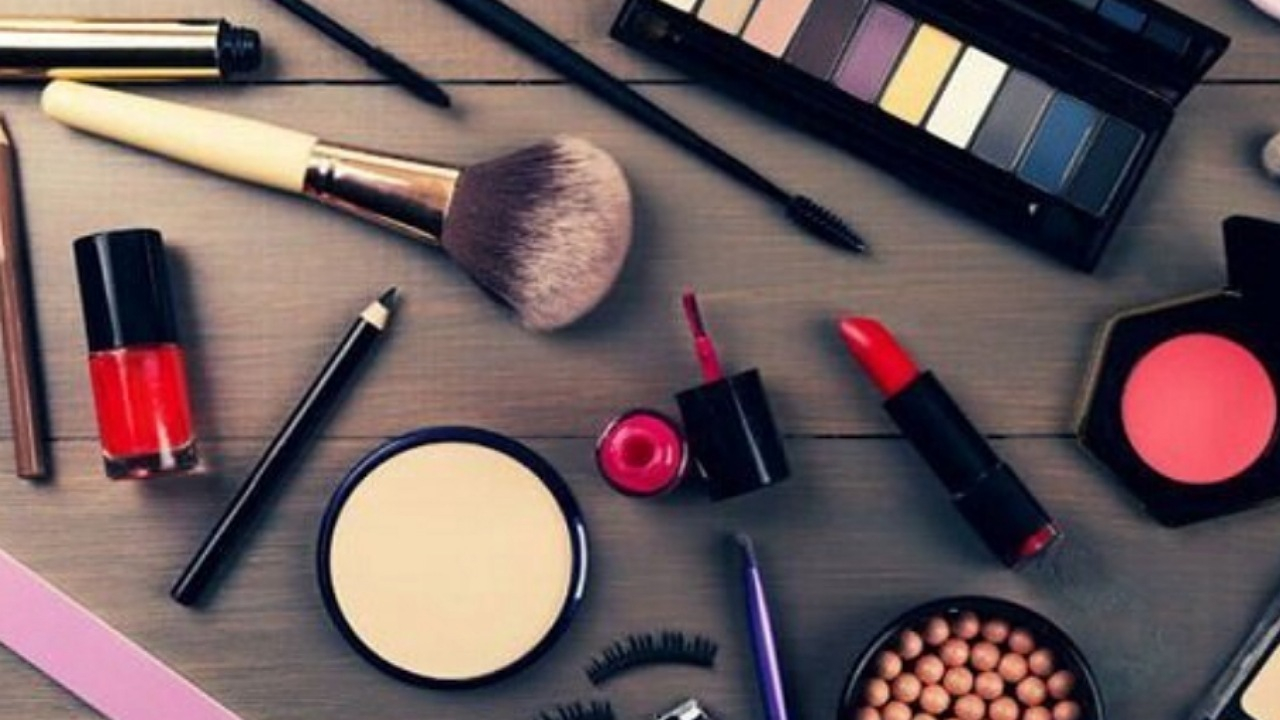 کشف ۱۱ میلیارد تومان اقلام آرایشی قاچاق در بازار تهران