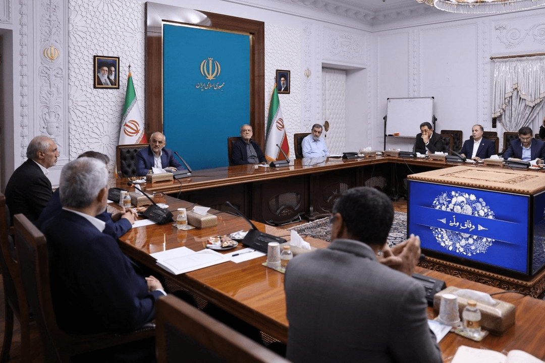 ثبات بازار ارز و تأمین کالاهای اساسی در دستور کار ستاد اقتصادی دولت
