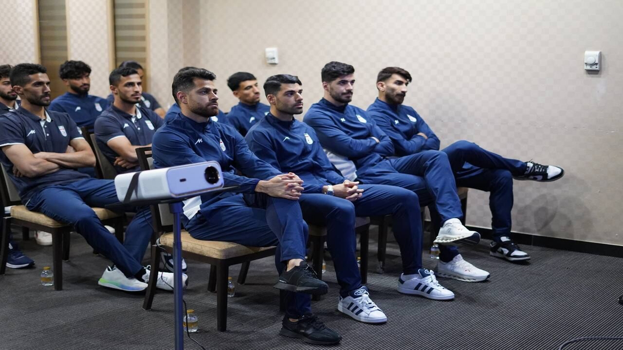 جلسه فنی قلعه‌نویی برای بازیکنان تیم ملی