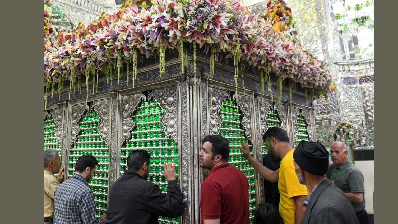 گل آرایی حرم عبدالعظیم در سالروز ولادت حضرت امام رضا (ع) / آمدمای شاه پناهم بده