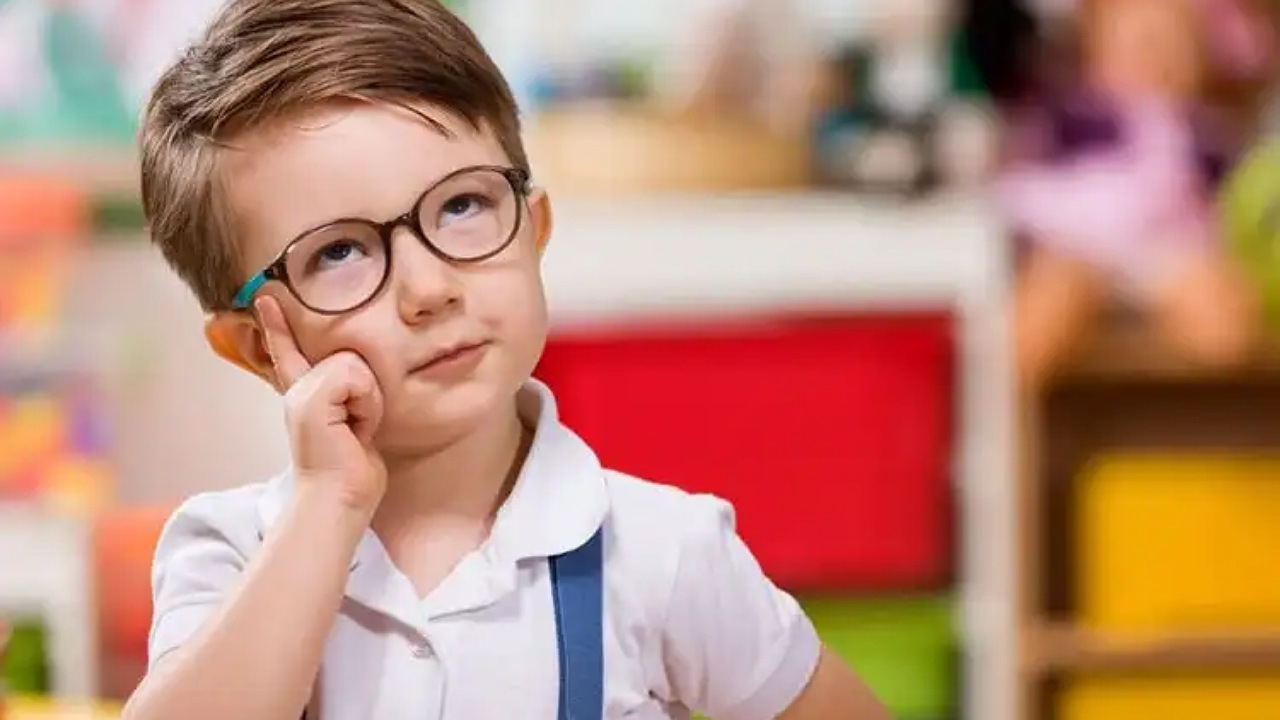 انجام یک تمرین ساده برای تقویت دقت و حافظه دیداری کودک + فیلم