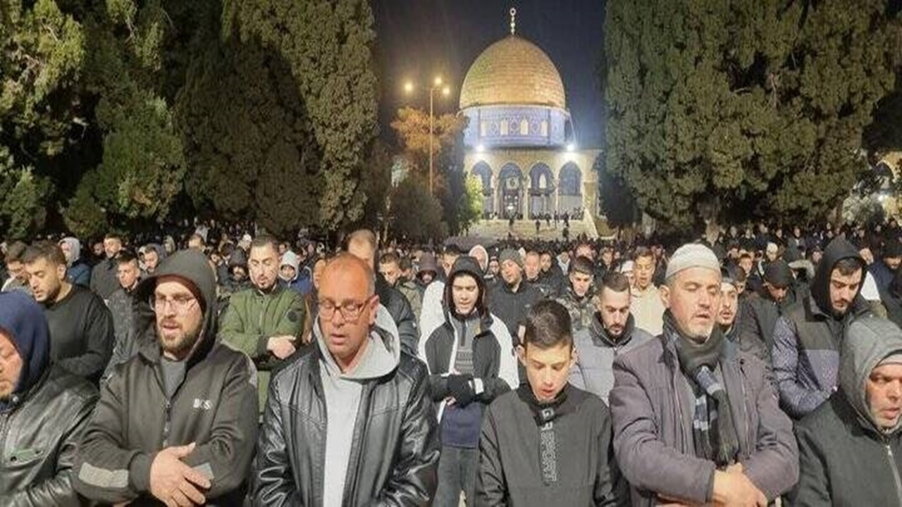 تصاویری از مراسم افطاری در مسجدالاقصی در اولین روز ماه رمضان + فیلم