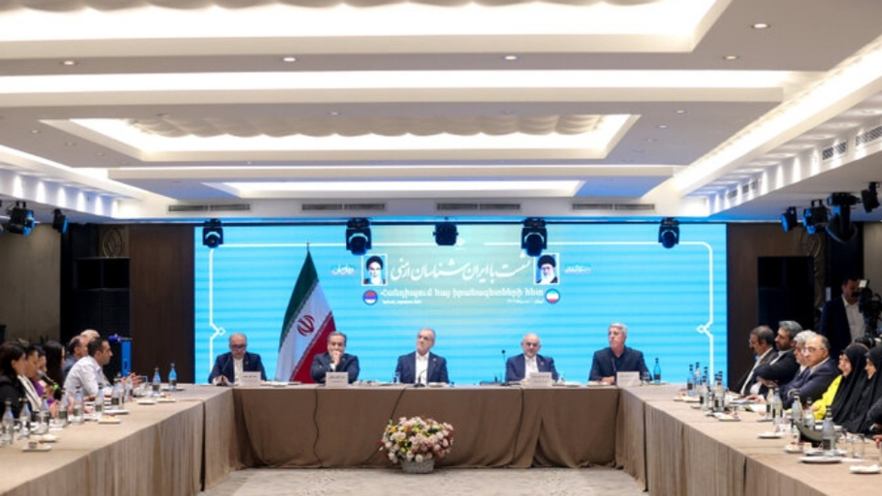 پزشکیان: ارمنی‌ها در جامعه ایران بسیار خوشنام، محبوب و عزیز هستند