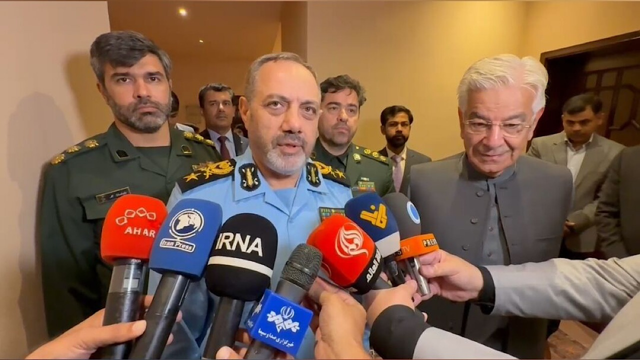 وزیر دفاع: ایران و پاکستان در سطح بین‌المللی پشتیبان یکدیگر هستند