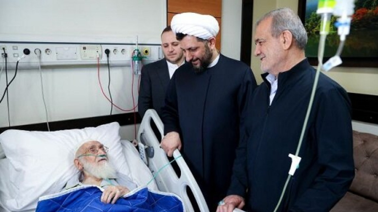 پزشکیان به عیادت آیتالله نوری همدانی رفت