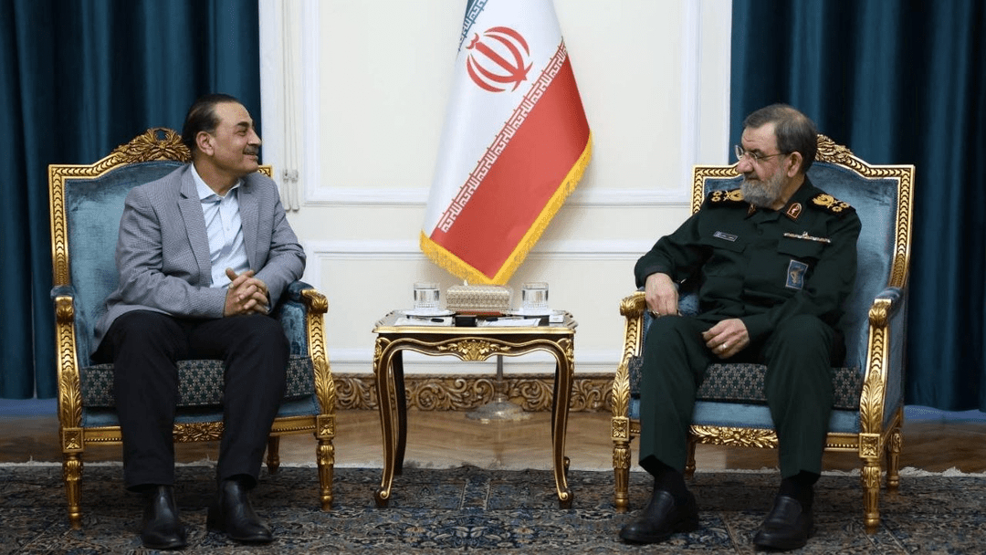رضایی به عاصم منیر: ذرهای از مواد هستهای غنیشده از ایران خارج نمیشود