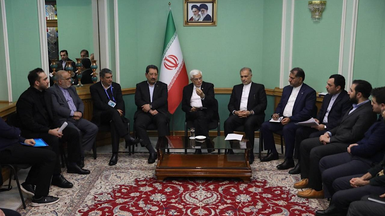 دیدار عارف و دانشجویان ایرانی در روسیه