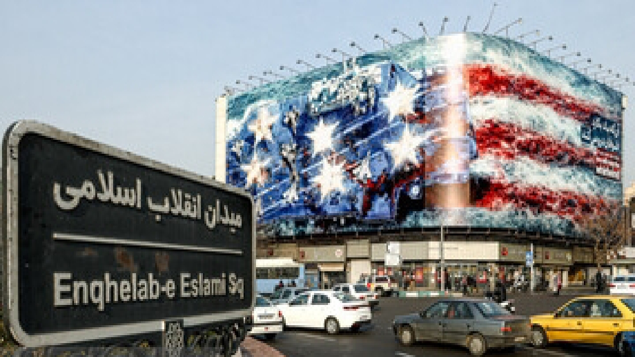 پیام دریافت شد؛ دو روایت اسرائیلی و غربی از دیوارنگاره میدان انقلاب