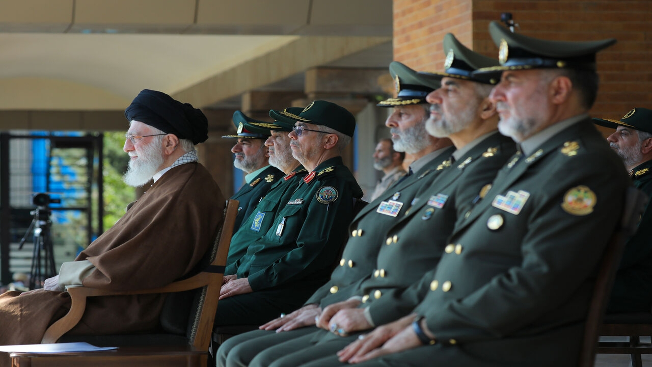 وال استریت ژورنال: ایران تحت رهبری (آیت‌الله) خامنه‌ای سال‌های انزوا را پشت سر گذاشت