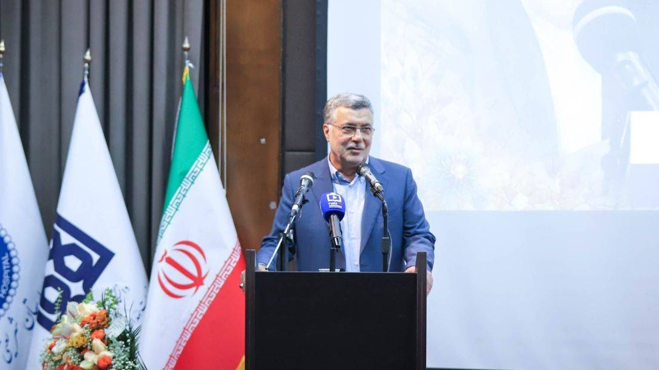 جامعه پزشکی پای کار مردم ایستاده است/ مسئولیت اجتماعی پزشک، فراتر از درمان بیماری