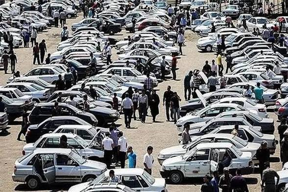 بازار خودرو زیر فشار نوسان ارز و افت عرضه/ خریداران به بازار کارکردهها کوچ کردند