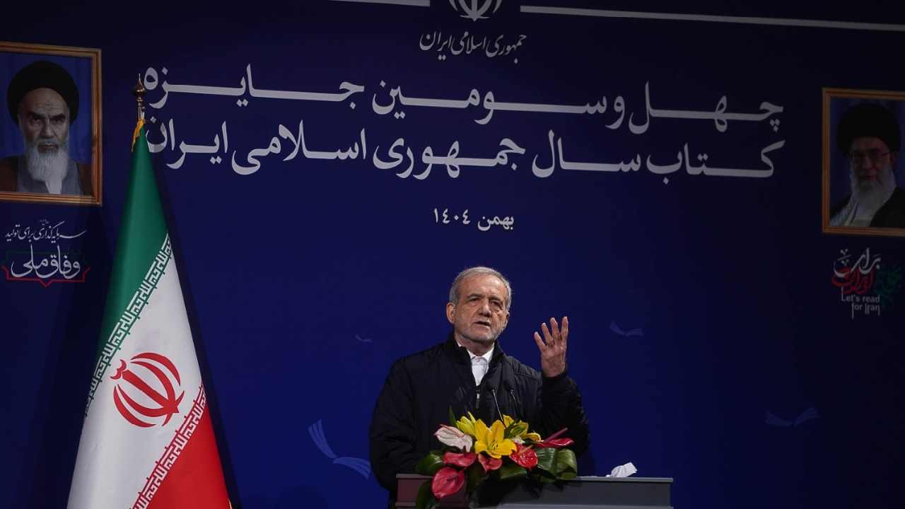 پزشکیان: کتاب‌خوانی شرط اصلاح مدیریت و سیاست‌گذاری است