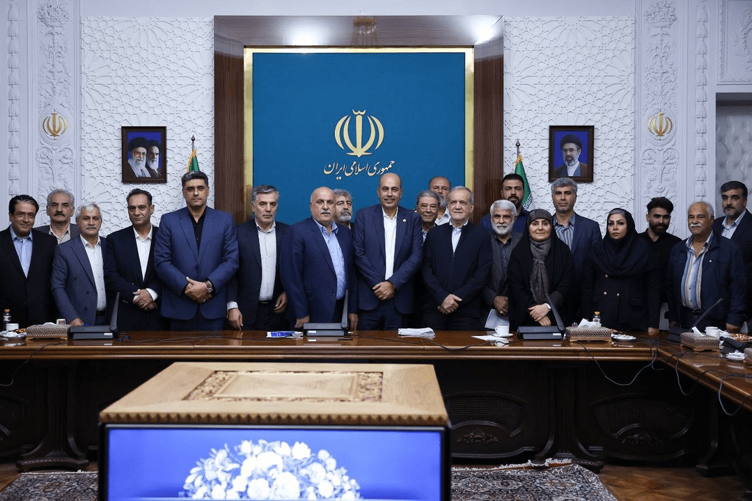 پزشکیان به وزیر راه دستور پیگیری مطالبات رانندگان را داد