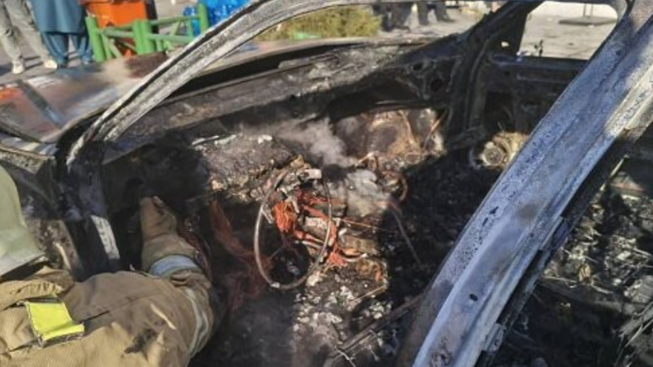 آتش سوزی ناگهانی پژو پرشیا در میدان آزادی