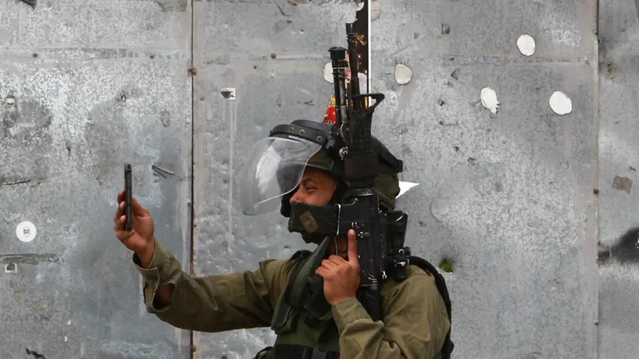 آیفون به گوشی سازمانی نظامیان صهیونیست تبدیل شد + فیلم