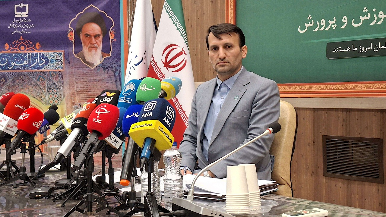 پرداخت پاداش پایان خدمت معلمان/ آموزش و پرورش در حوزه هوش مصنوعی منفعل نیست