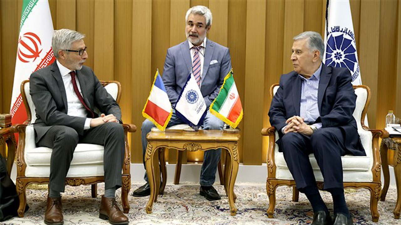 توسعه همکاریهای ایران و فرانسه در حوزههای غیرتحریمی نظیر کشاورزی، آب و دارو