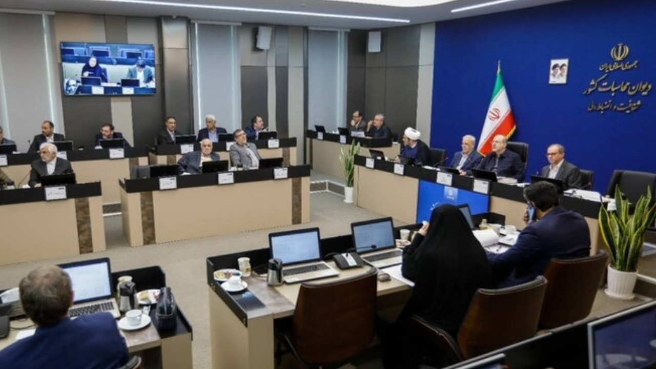 تخلف ۴۷ دستگاه در پرداخت حقوق بیش از سقف قانونی کارکنان دولت