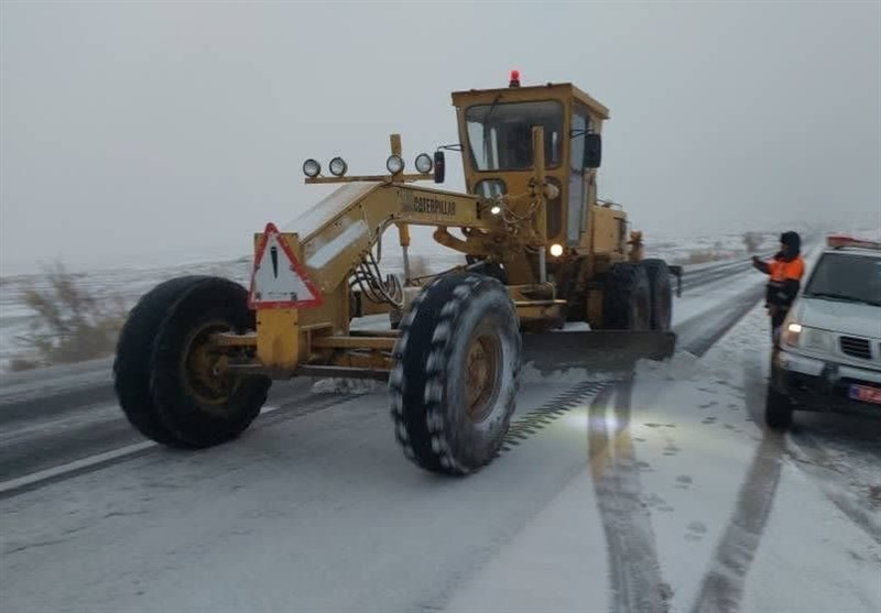 ۱۰ خودرو گرفتار در راه‌های کاشان نجات پیدا کرد