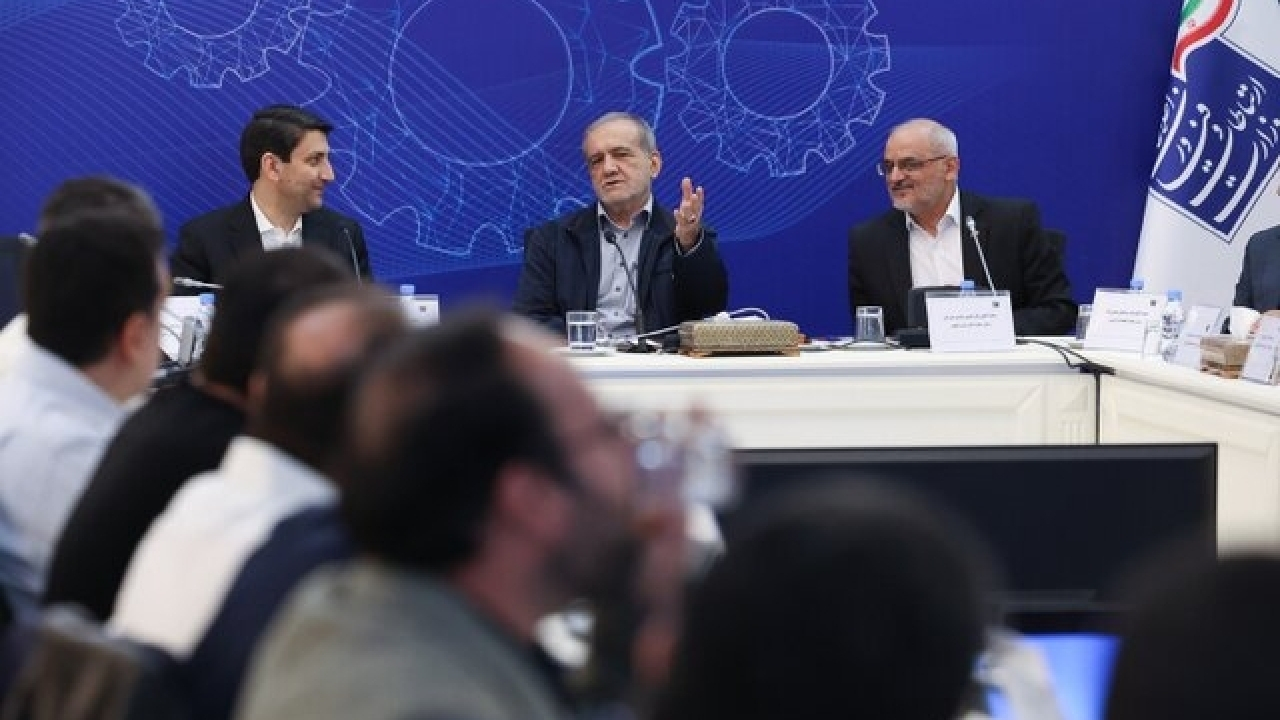 پزشکیان: ساختار آموزش کشور را متحول میکنیم تا پایههای اقتصاد دانشبنیان تقویت شود