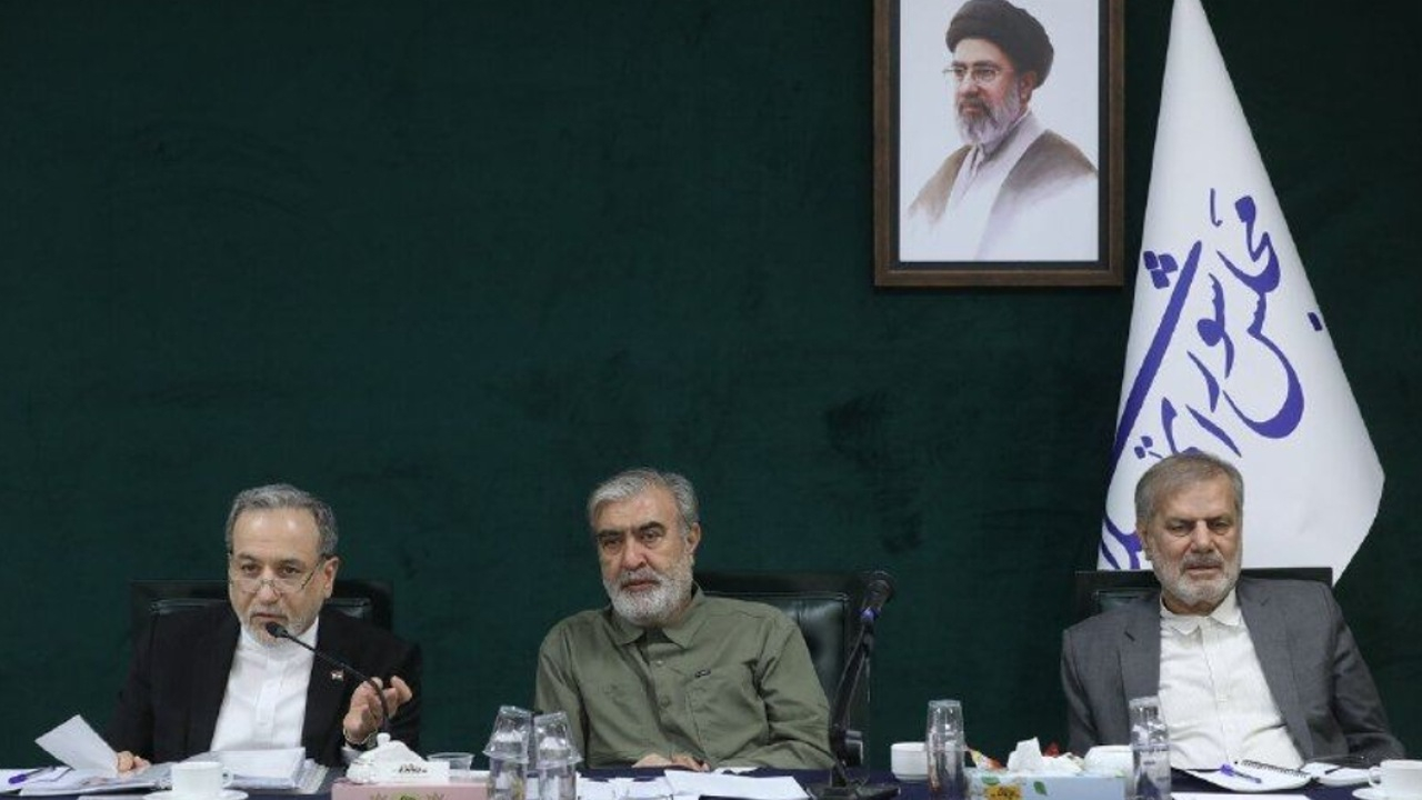 حضور عراقچی در کمیسیون امنیت ملی مجلس/ تعامل مجلس و دولت در طرح مدیریت تنگه هرمز