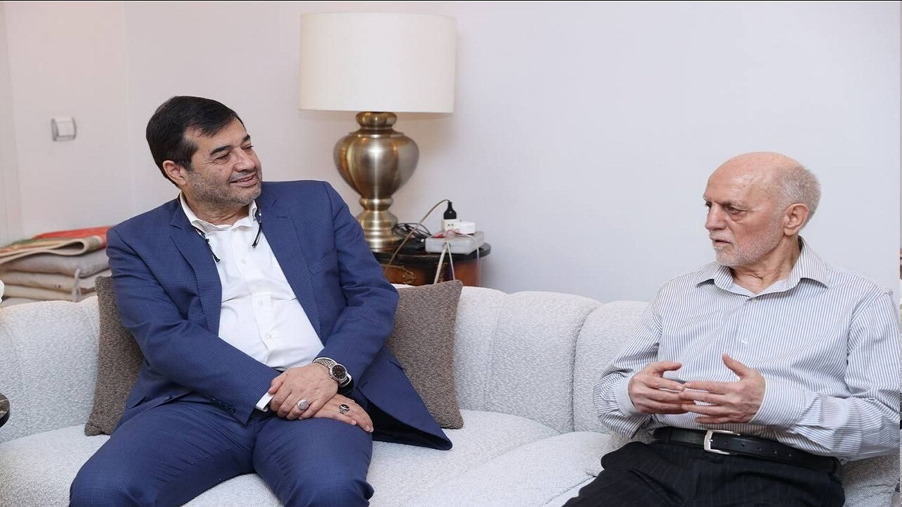 دیدار وزیر ورزش با پیشکسوت پرسپولیس