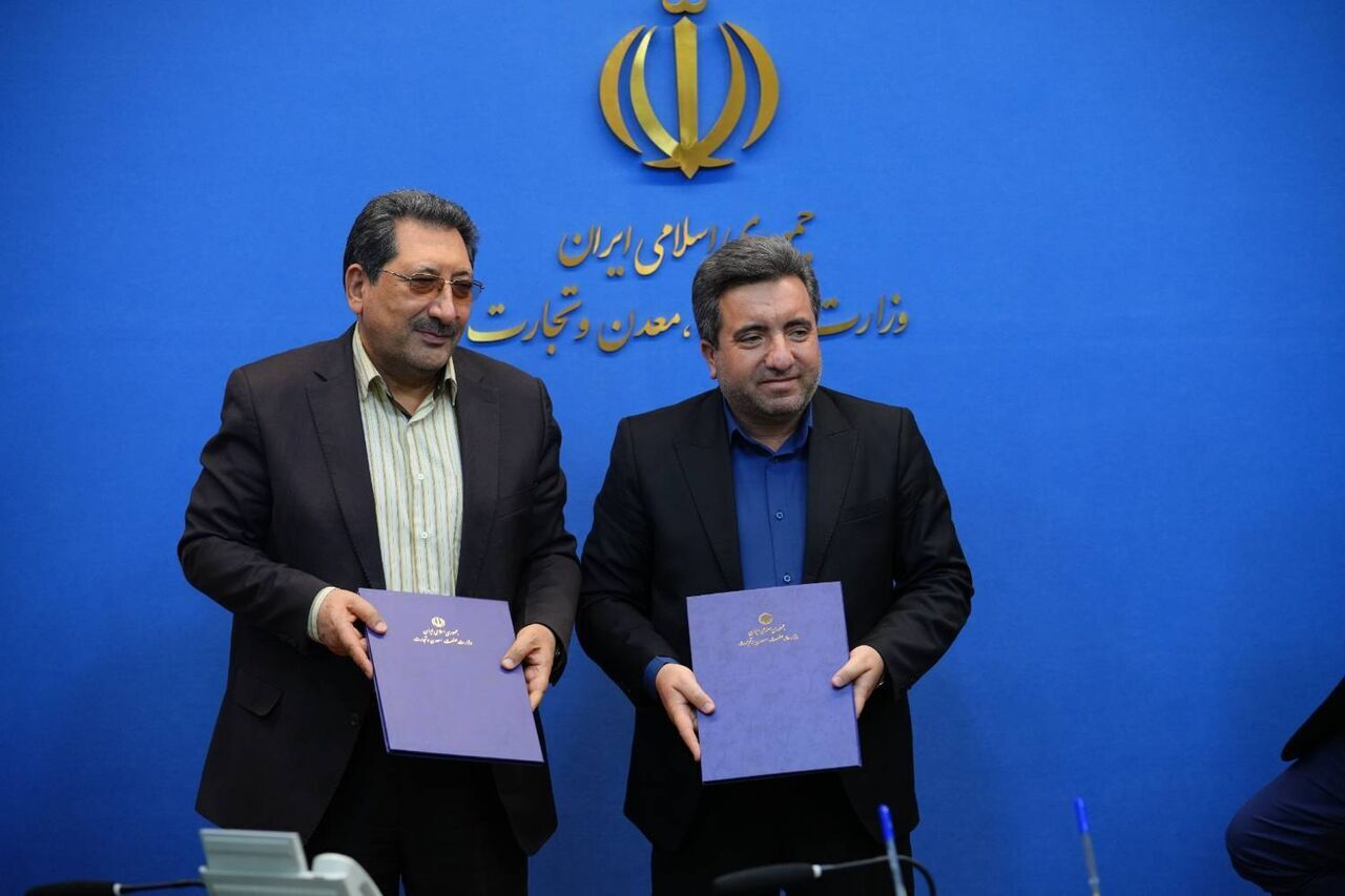 تفاهمنامه وزارت صمت و سازمان ثبت برای تثبیت مالکیت اراضی صنعتی امضا شد