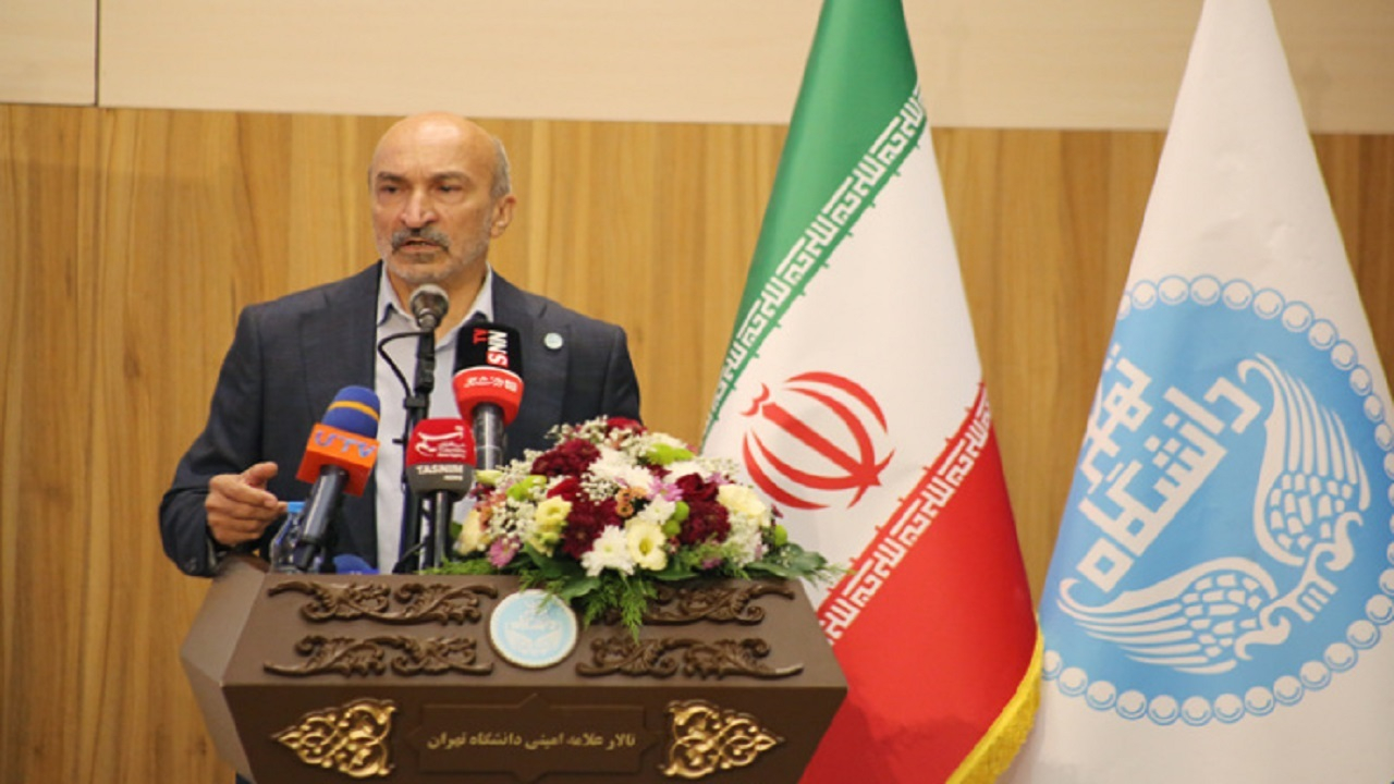 استاد نمونه، باید انگیزهآفرین باشد و روحیه کار تیمی را در دانشجویان بپرورد