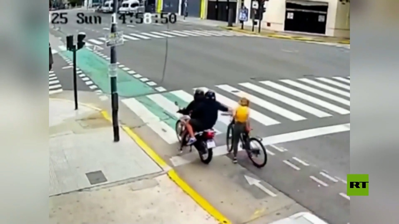 زمین گیر شدن سارق خشن موبایل در آرژانتین + فیلم