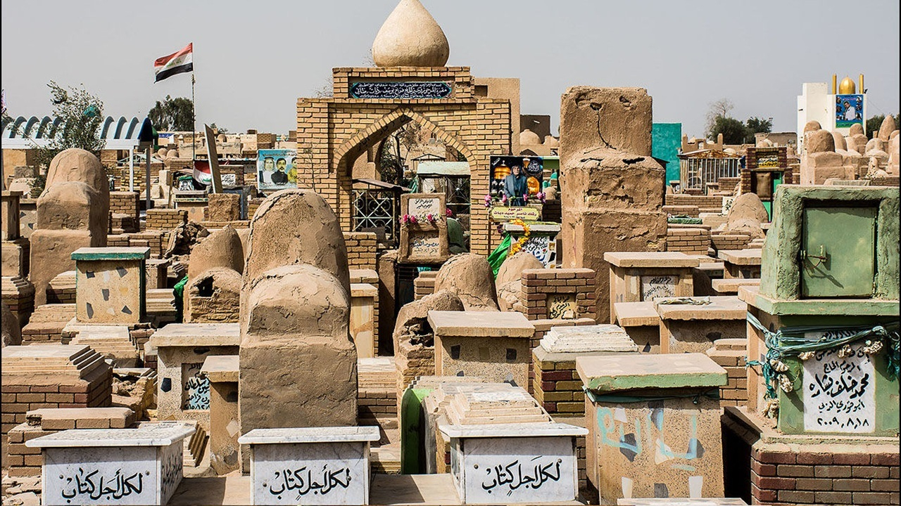 از حضرت آدم تا رئیسعلی دلواری؛ روایتهای شگفتانگیز از قبرستان وادیالسلام + فیلم
