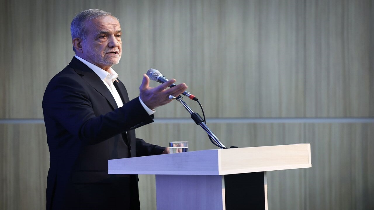 پزشکیان: حل مشکلات مردم نباید گرفتار محدودیتهای اداری شود