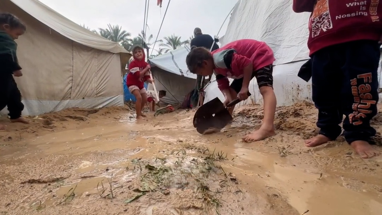 سیلاب‌های غزه، شرایط آوارگان را بحرانی‌تر کرد + فیلم