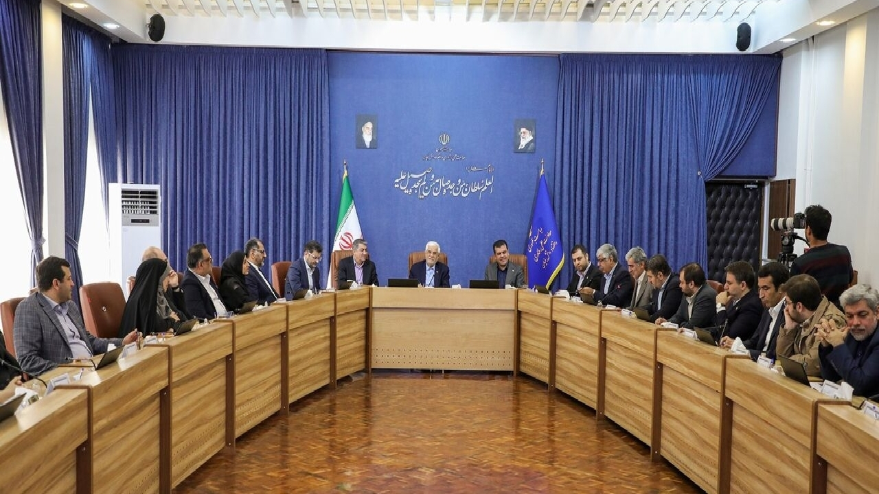 عارف: ارتباطات علمی بین‌المللی برای کشور حیاتی است/ ضرورت آموزش هوش مصنوعی از مدارس