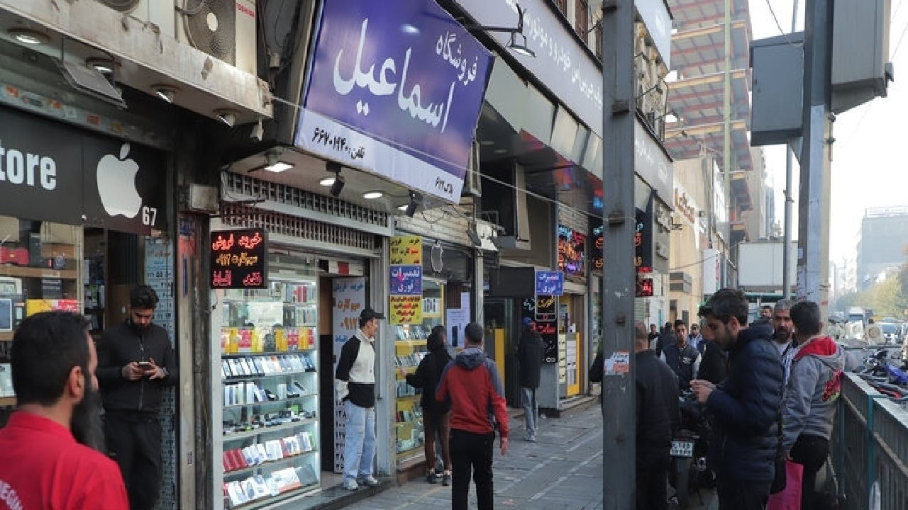 اجرای طرح رفع سد معبر در معابر بازار موبایل/ بازگشایی پیادهروی علاءالدین پس از چند سال