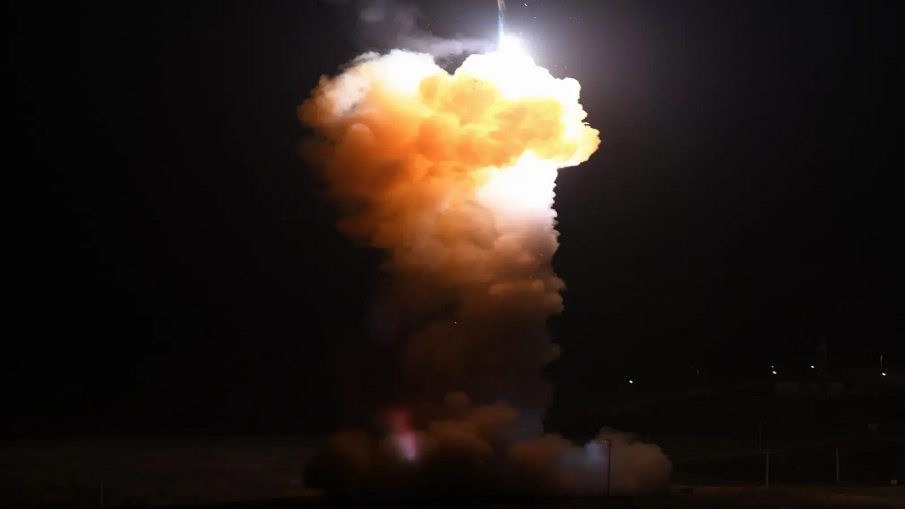 آمریکا اولین آزمایش موشک قارهپیمای خود را پس از دستور ترامپ برنامهریزی کرد