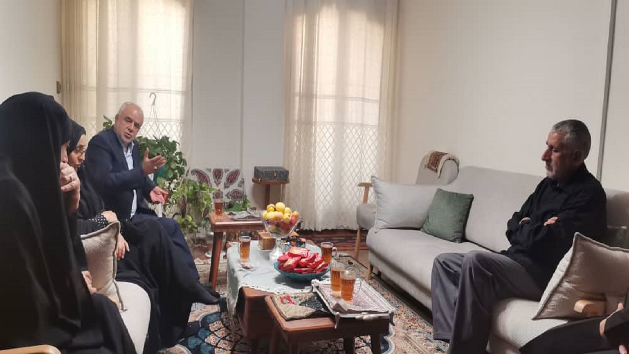 دیدار رئیس بنیاد شهید با خانواده شهدای حمله تروریستی رژیم اشغالگر صهیونیست