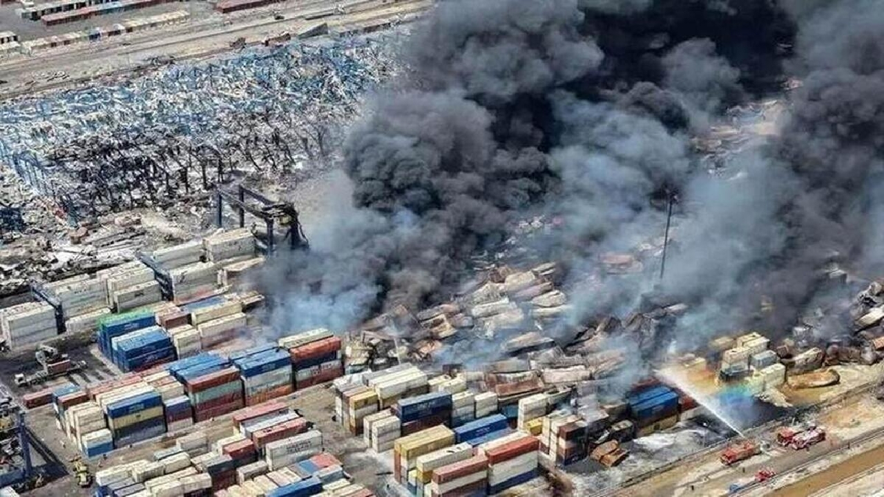 خاطره خلبان هواپیمای ایلوشین در هنگام خاموش کردن آتش بندر شهید رجایی + فیلم