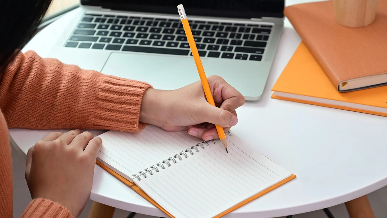 برای بهبود حافظه خود نوشتن با دست را امتحان کنید