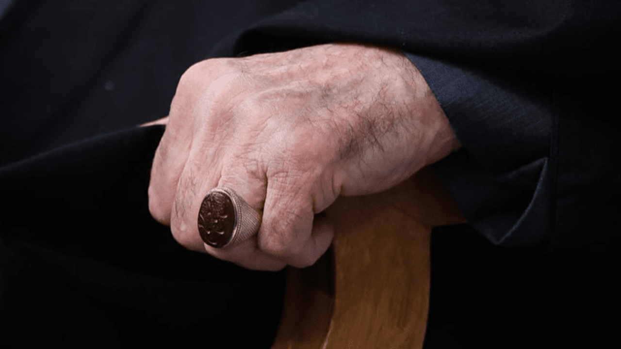 آیه روی انگشتر رهبر انقلاب چه می‌گوید؟