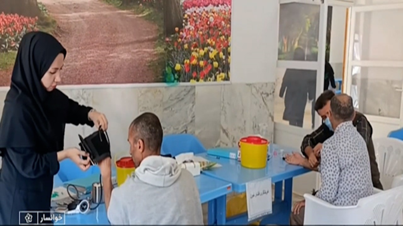 خدمت جهادی یک گروه درمانی به معلولان ذهنی خوانسار + فیلم