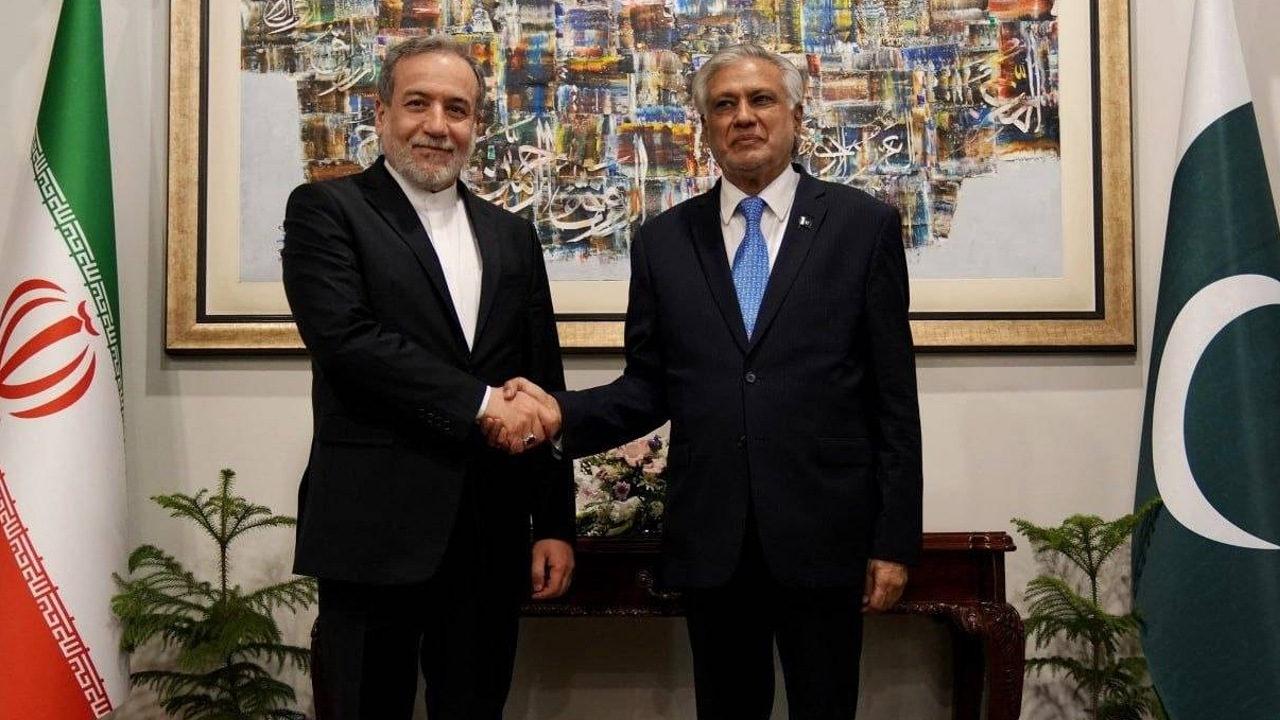 پیام تبریک وزیر امور خارجه به همتای پاکستانی به مناسبت روز استقلال این کشور