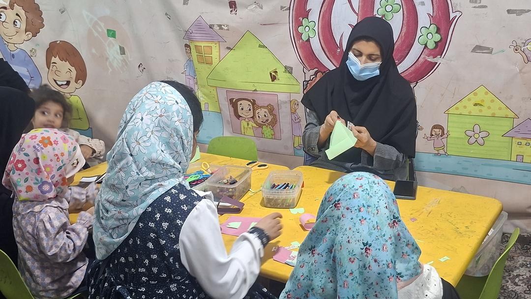 مربیانی که ۲۲۰ شب پای آموزش کودکان ایستاده‌اند
