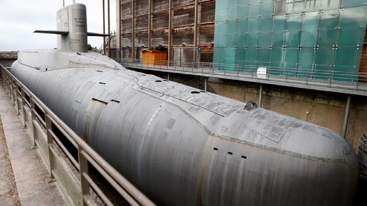 فرانسه پرواز مرموز پهپاد بر فراز پایگاه زیردریایی هسته‌ای را بررسی می‌کند