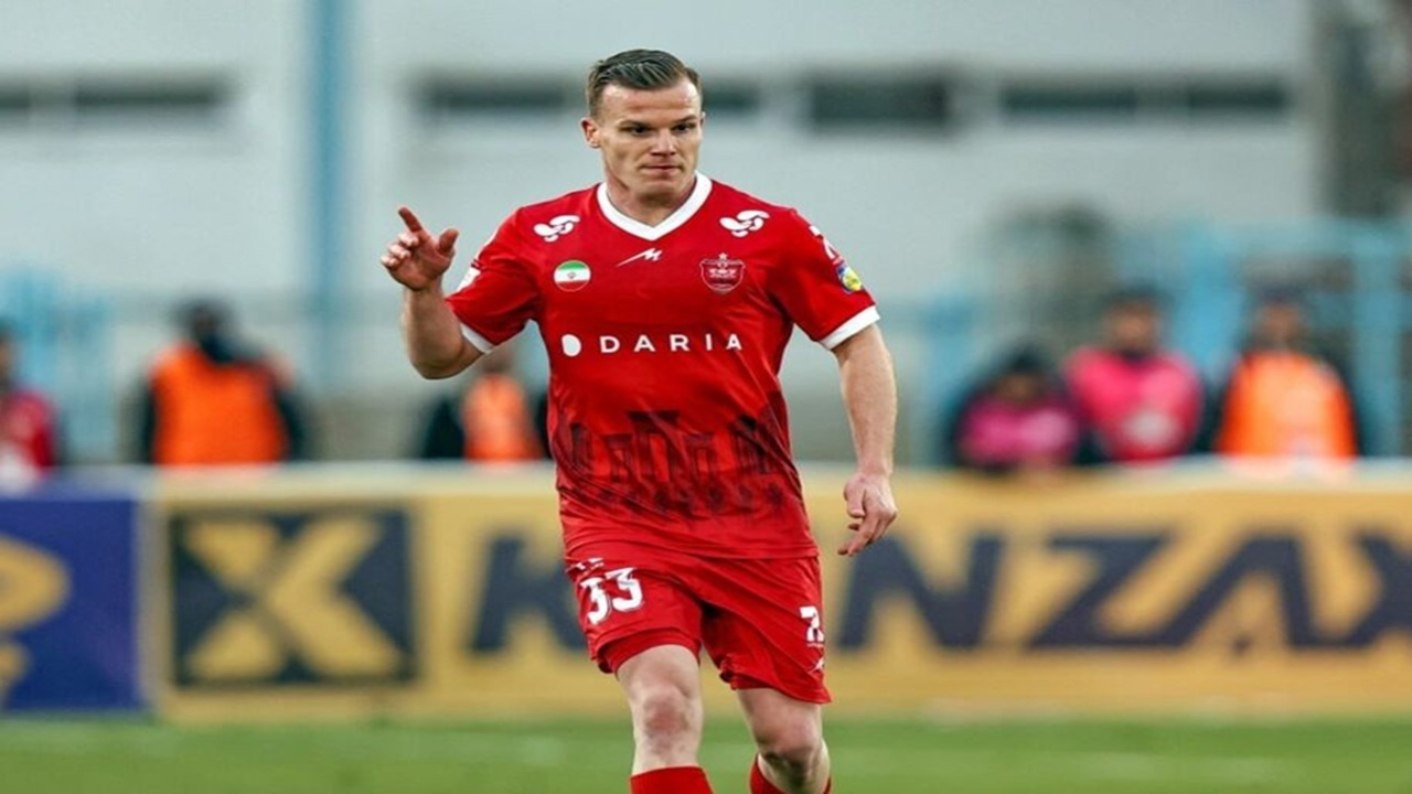 دنیل گرا در پرسپولیس ماند