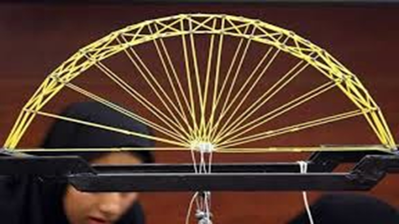 برگزاری نخستین دوره مسابقات پل ماکارونی در استان قم + فیلم