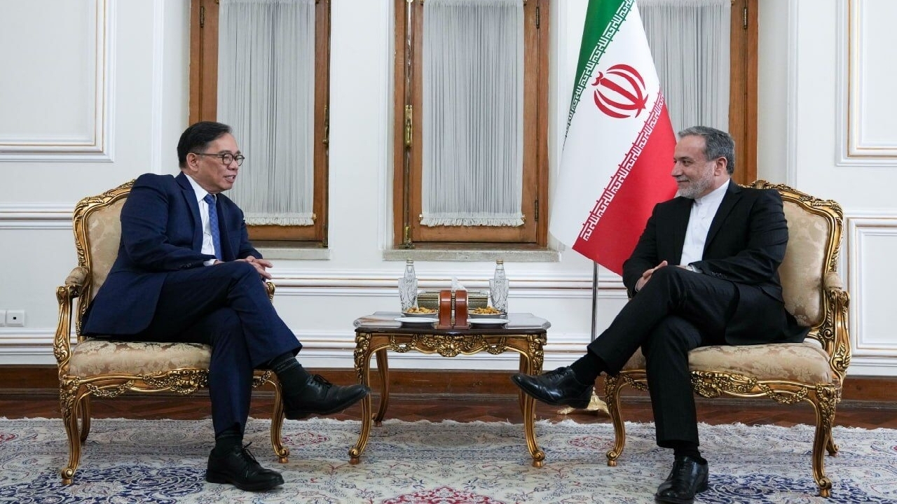 دیدار معاون وزیر خارجه فیلیپین با عراقچی