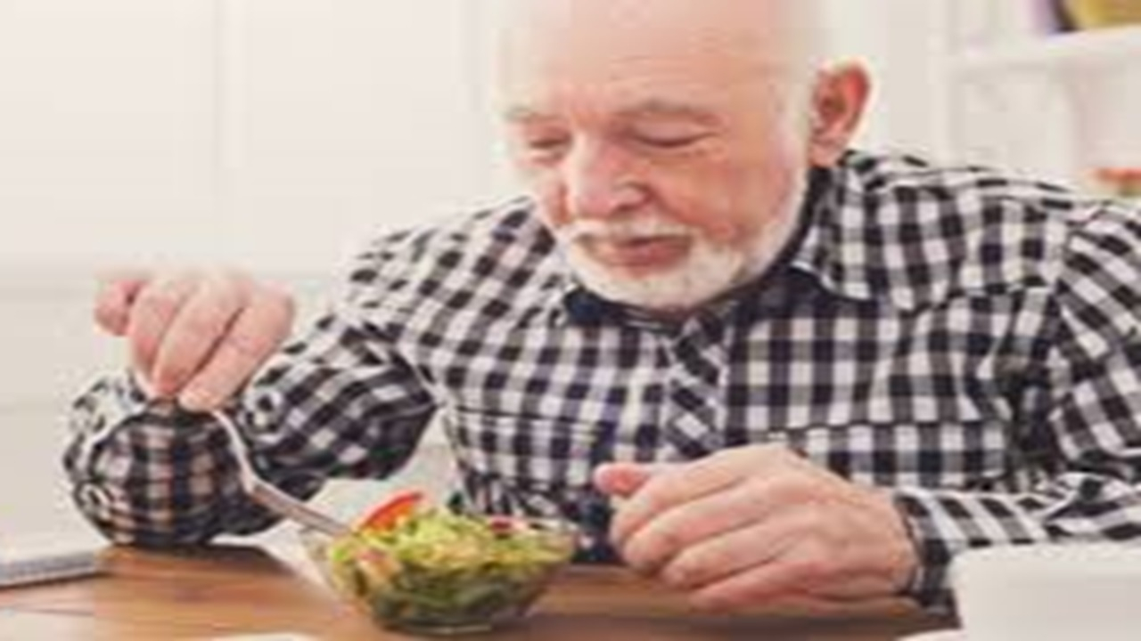 تغذیه مناسب برای سالمندان + فیلم