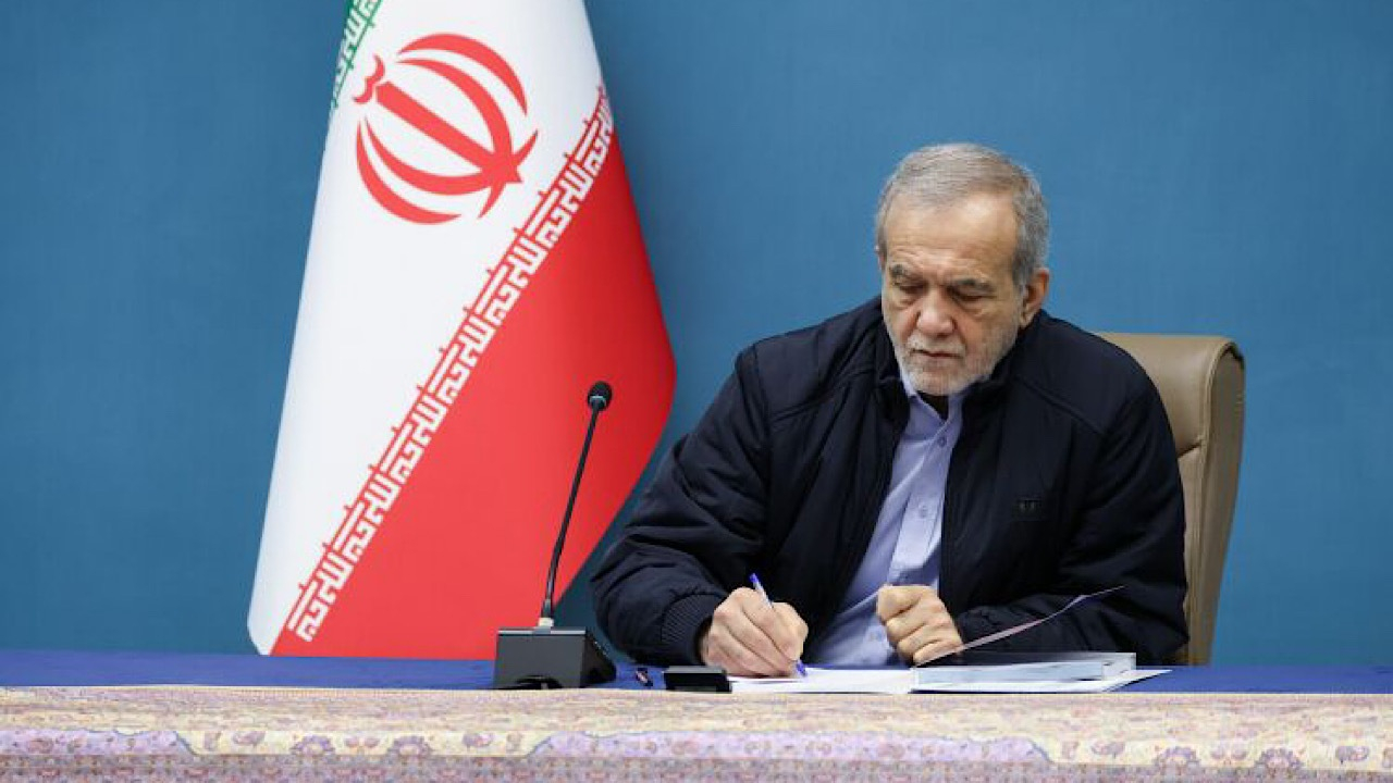 پزشکیان: نیروی انتظامی از ستون‌های استوار امنیت کشور است