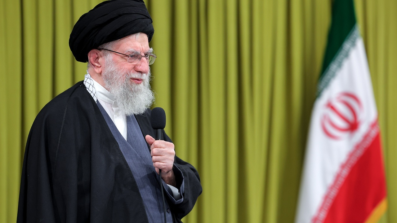 روایت اخیر رهبر انقلاب از پاسخ کوبنده ملّت ایران به لفاظی آمریکاییها + فیلم