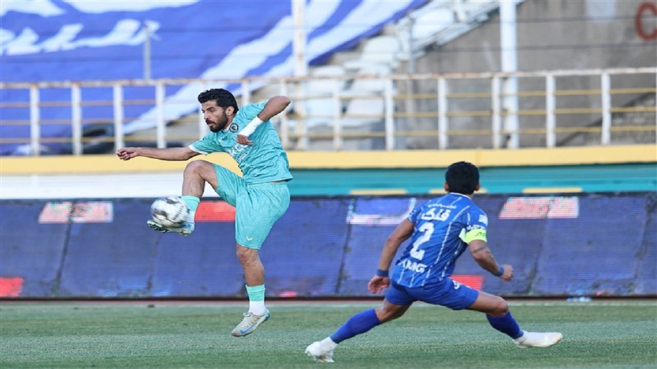 تساوی استقلال و پیکان در نیمه اول